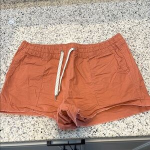 Vuori Brown Athletic Shorts Elastic Waist